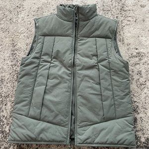 New Men’s Banana Republic Quilted Vest
